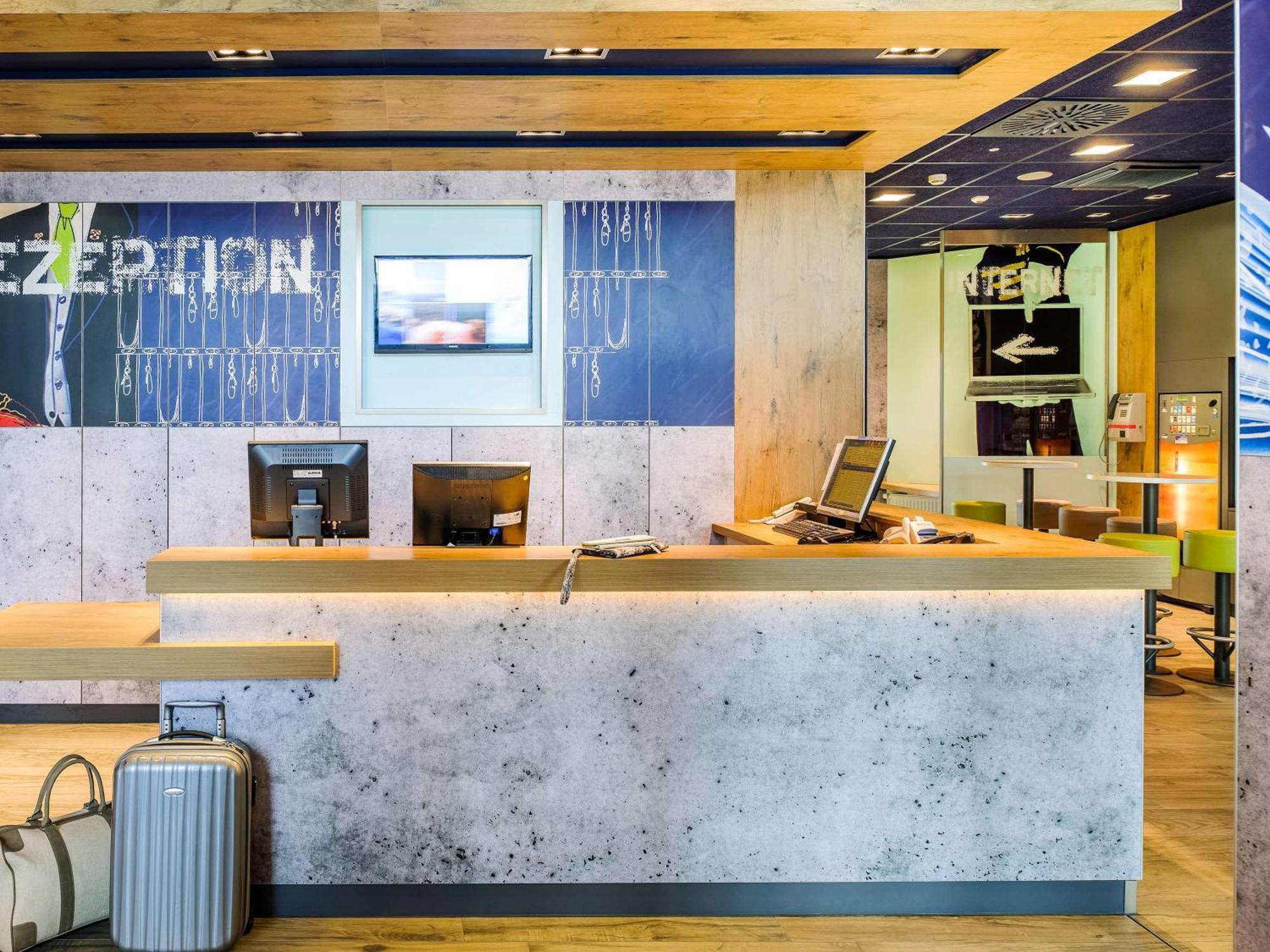 Ibis Budget Bordeaux Centre Bastide Екстериор снимка